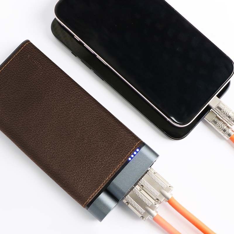 10000mAh Power Bank Metal Shell Leather Finish 2 sztuk USB-A 1 sztuk Porty typu-C